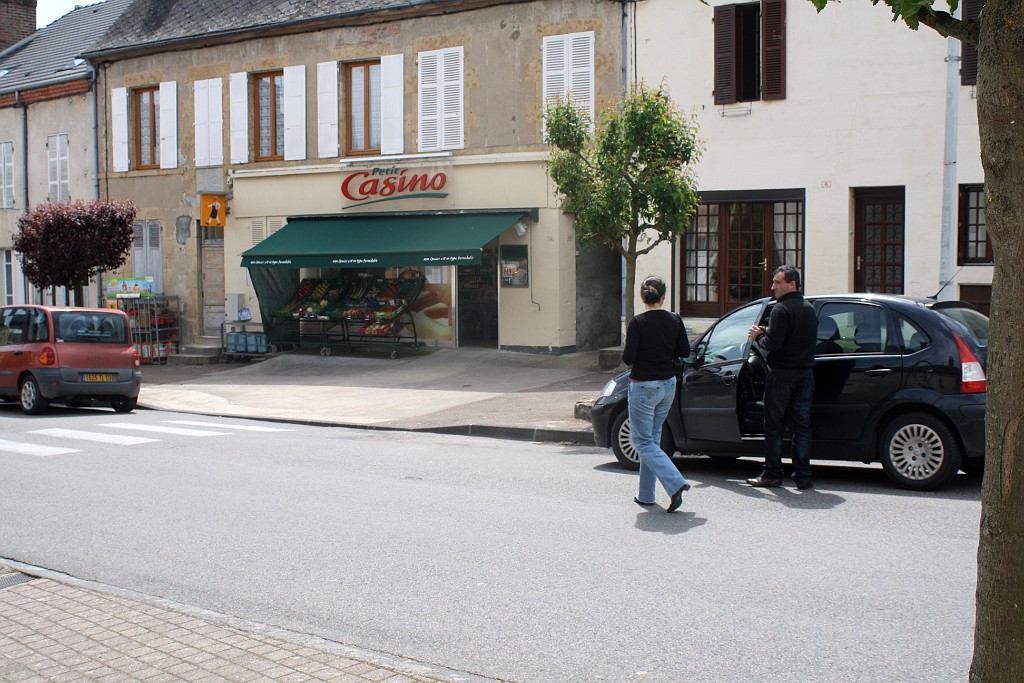 2080  Lucenay en Mai2012(Photo Elke )